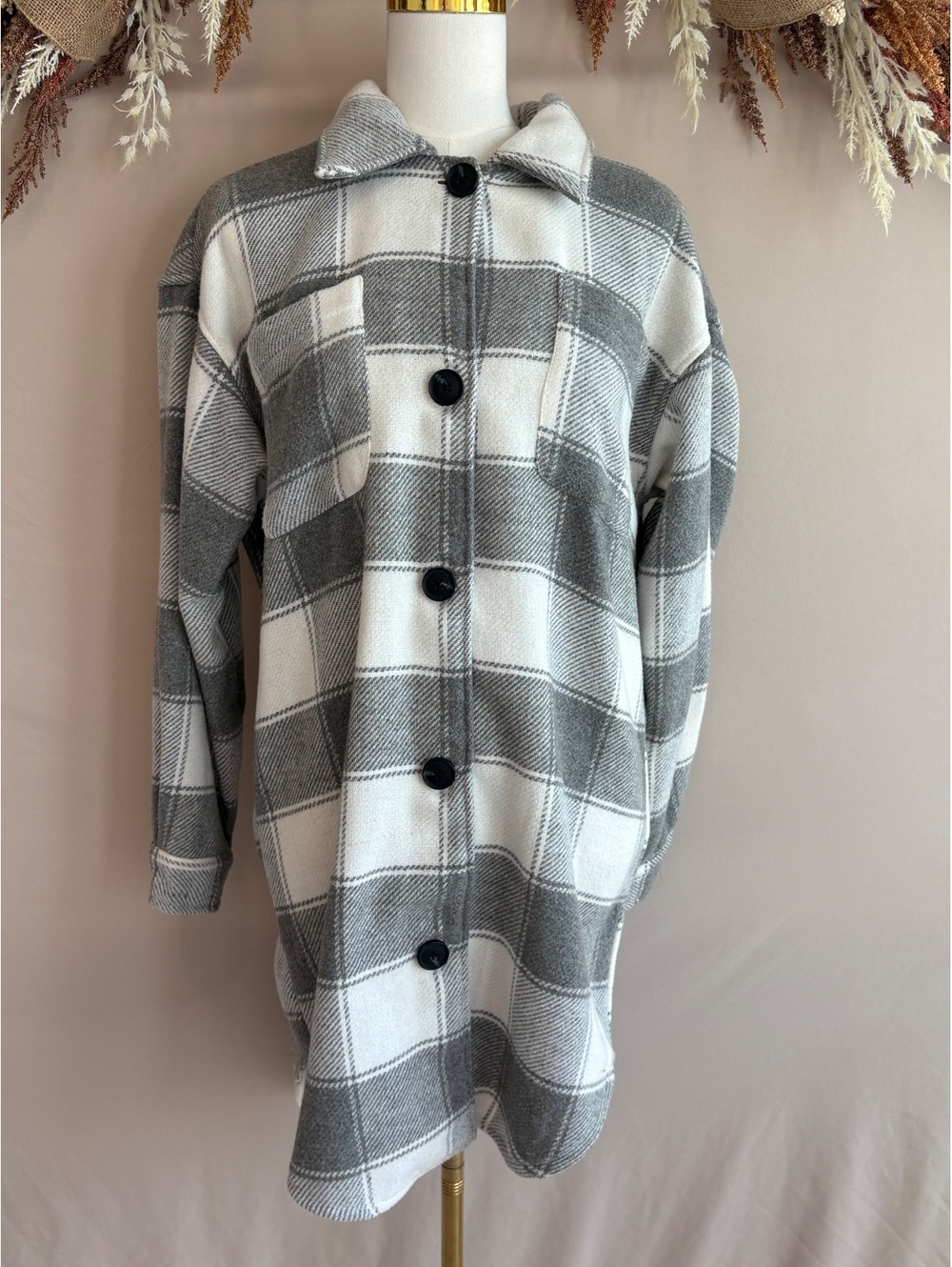 VIGOSS Gray and White Plaid Button-Front Shacket, Size M